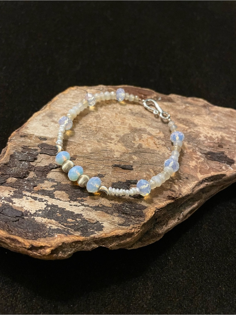 Handcrafted Opalite Pearl and Moonstone Beaded Bracelet - White/Blue